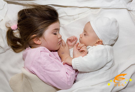 Several tips to avoid diaper leaks at night